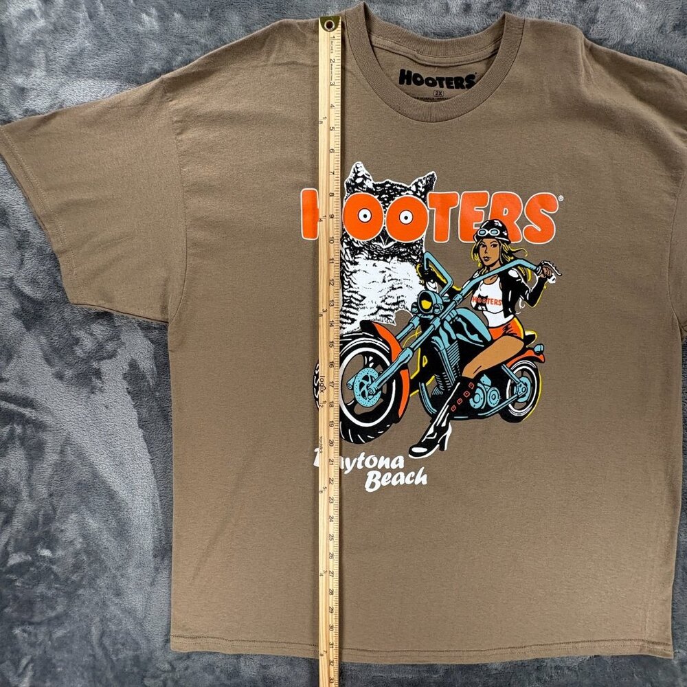 Hooters Daytona Beach T Shirt Men 2XL Tan Biker Graphic Owl Motorcycle USA NWOT - Picture 6 of 6
